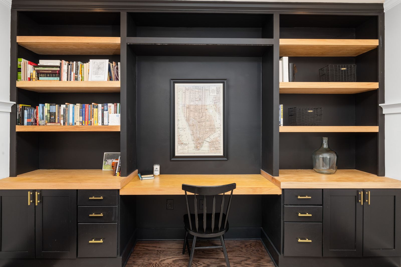 Niche de bureau d'angle avec etageres et tiroirs integres des deux cotes