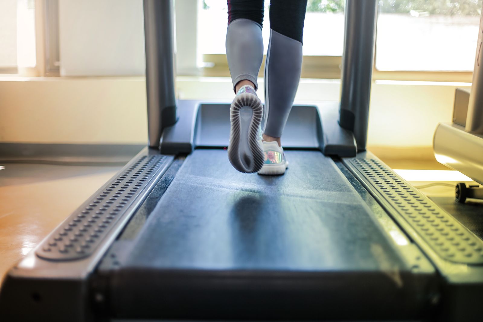Marcher en travaillant : quel tapis de marche glisser sous son bureau ?
